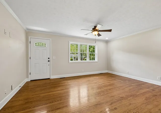 Photo 3 of Single family home for sale at 516 Crestwood Dr, Lafayette, TN 37083 | MLS# 3548037 | Listing updated on 2026-09-25