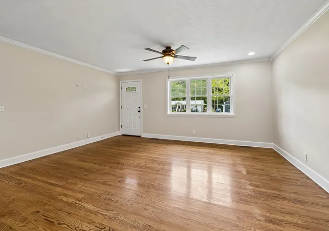 Photo 4 of Single family home for sale at 516 Crestwood Dr, Lafayette, TN 37083 | MLS# 3548037 | Listing updated on 2026-09-25