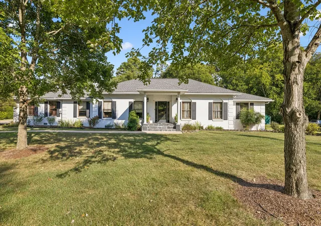Photo 1 of Single family home for sale at 1505 Timberwood Dr, Columbia, TN 38401 | MLS# 3528991 | Listing updated on 2026-09-27
