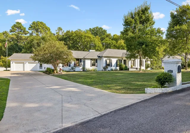 Photo 3 of Single family home for sale at 1505 Timberwood Dr, Columbia, TN 38401 | MLS# 3528991 | Listing updated on 2026-09-27