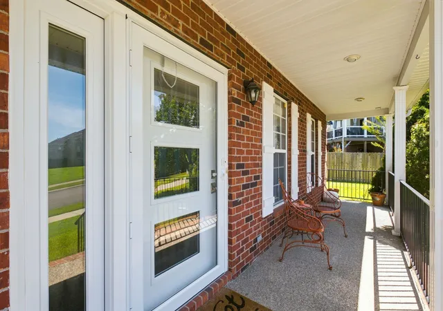 Photo 2 of Single family home for sale at 102 Bartlett Ln, Hendersonville, TN 37075 | MLS# 3528846 | Listing updated on 2026-09-10