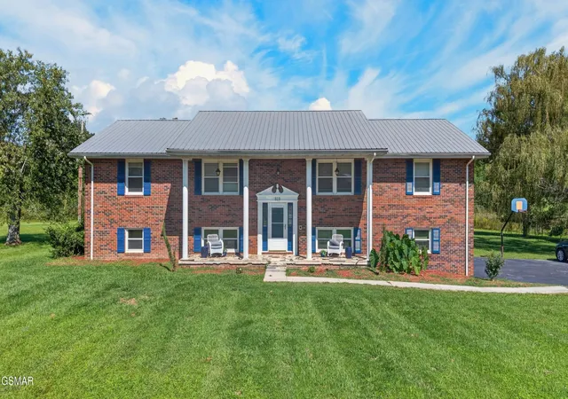 Photo 1 of Single family home for sale at 819 Redwood Dr, Mount Carmel, TN 37645 | MLS# 3591845 | Listing updated on 2026-09-15