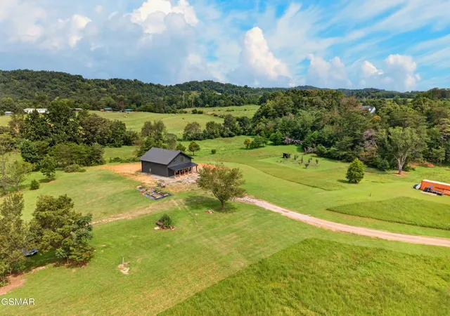 Photo 2 of Single family home for sale at 1755 Sunnydale Rd, Greeneville, TN 37743 | MLS# 3591846 | Listing updated on 2026-10-05