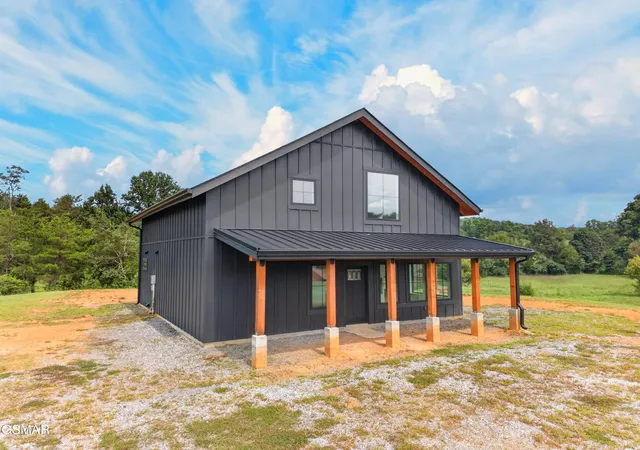 Photo 3 of Single family home for sale at 1755 Sunnydale Rd, Greeneville, TN 37743 | MLS# 3591846 | Listing updated on 2026-10-05