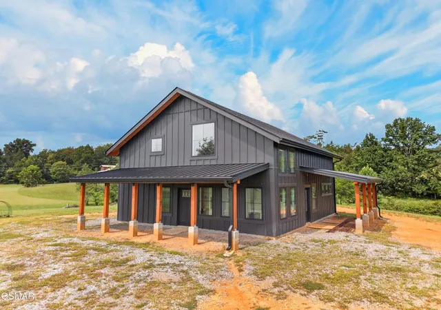 Photo 3 of Single family home for sale at 1755 Sunnydale Rd, Greeneville, TN 37743 | MLS# 3591846 | Listing updated on 2026-10-05