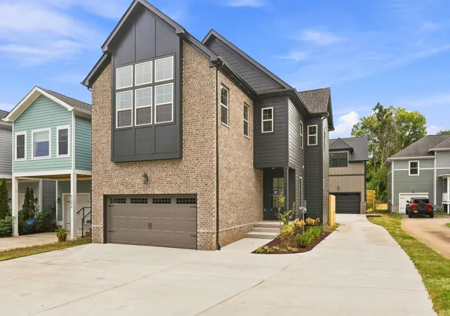 Photo 2 of Single family home for sale at 518a Eastboro Dr, Nashville, TN 37209 | MLS# 3528976 | Listing updated on 2026-09-15