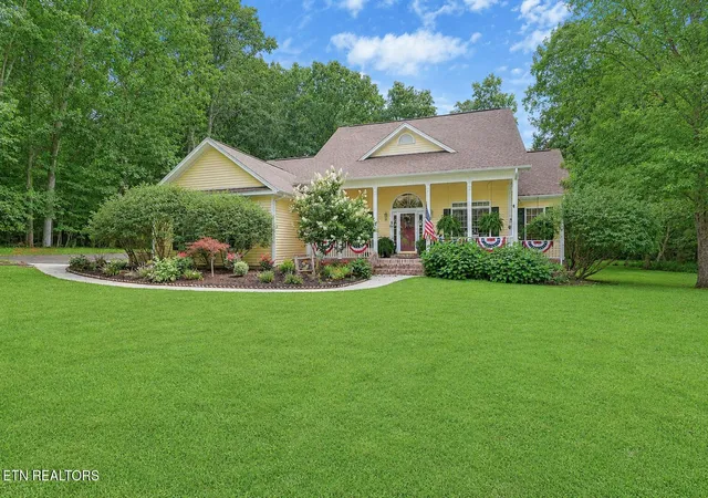 Photo 2 of Sale Pending at 426 Forest Dr, Crossville, TN 38555 | MLS# 3529011 | Listing updated on 2026-10-08