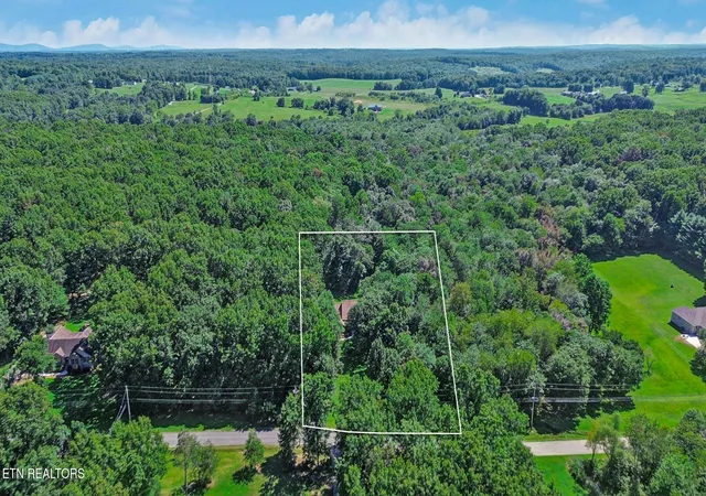 Photo 3 of Sale Pending at 426 Forest Dr, Crossville, TN 38555 | MLS# 3529011 | Listing updated on 2026-10-08