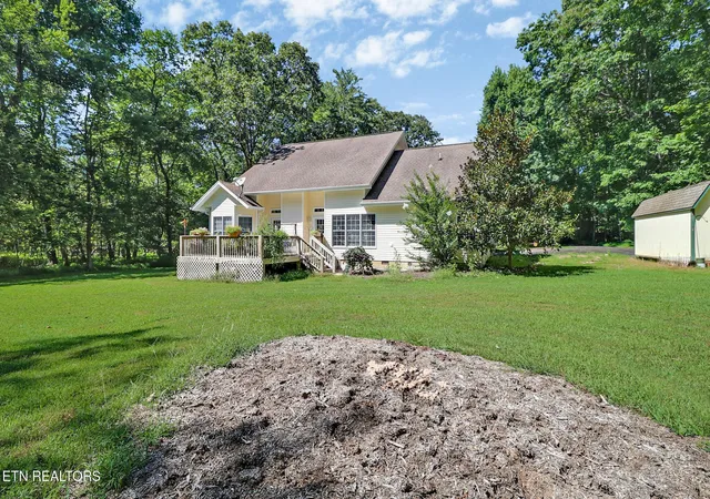 Photo 3 of Sale Pending at 426 Forest Dr, Crossville, TN 38555 | MLS# 3529011 | Listing updated on 2026-10-08