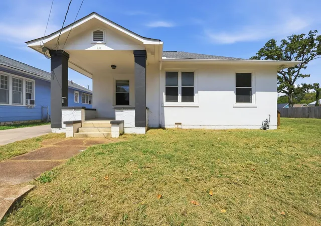Single family home for sale at 2105 Kirby Avenue, Chattanooga, TN 37404 | MLS# 3529039
