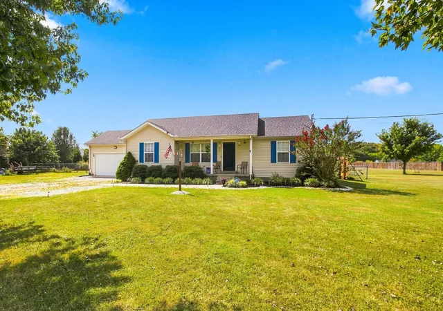 Photo 2 of Single family home for sale at 425 Davis Ln, Bell Buckle, TN 37020 | MLS# 3530745 | Listing updated on 2026-09-12