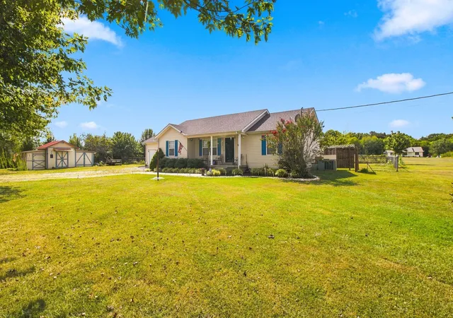 Photo 3 of Single family home for sale at 425 Davis Ln, Bell Buckle, TN 37020 | MLS# 3530745 | Listing updated on 2026-09-12