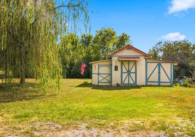 Photo 3 of Single family home for sale at 425 Davis Ln, Bell Buckle, TN 37020 | MLS# 3530745 | Listing updated on 2026-09-12