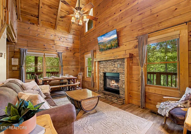 Photo 2 of Single family home for sale at 714 Aerie Way, Pigeon Forge, TN 37863 | MLS# 3529094 | Listing updated on 2026-09-11