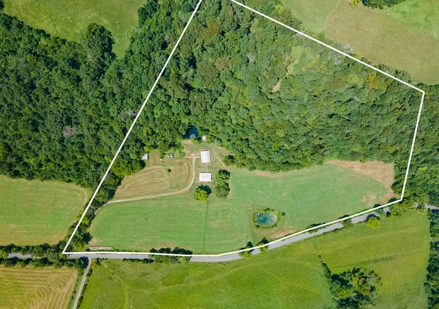 Photo 3 of Single family home for sale at 7020 Morgan Crk Rd, Centerville, TN 37033 | MLS# 3531700 | Listing updated on 2026-09-17