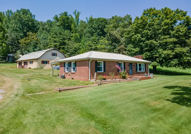 Photo 3 of Single family home for sale at 7020 Morgan Crk Rd, Centerville, TN 37033 | MLS# 3531700 | Listing updated on 2026-09-17