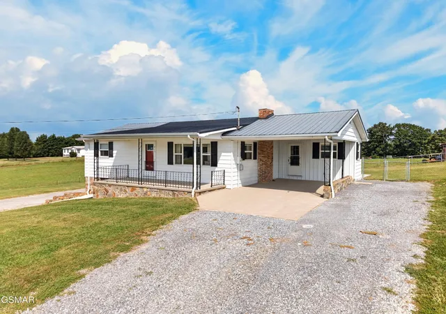 Photo 3 of Single family home for sale at 215 White Sands Rd, Greeneville, TN 37743 | MLS# 3591848 | Listing updated on 2026-09-15