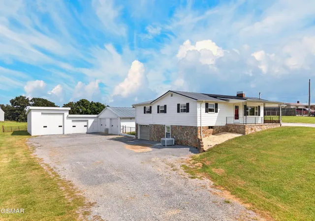 Photo 3 of Single family home for sale at 215 White Sands Rd, Greeneville, TN 37743 | MLS# 3591848 | Listing updated on 2026-09-15