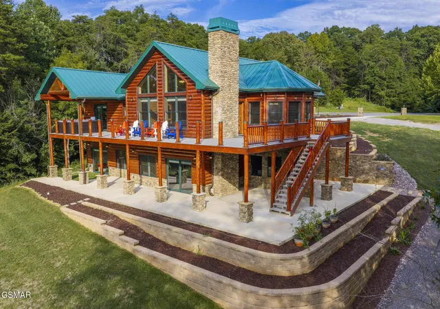 Photo 3 of Single family home for sale at 197 Cove Springs Dr, Dandridge, TN 37725 | MLS# 3529228 | Listing updated on 2026-09-11