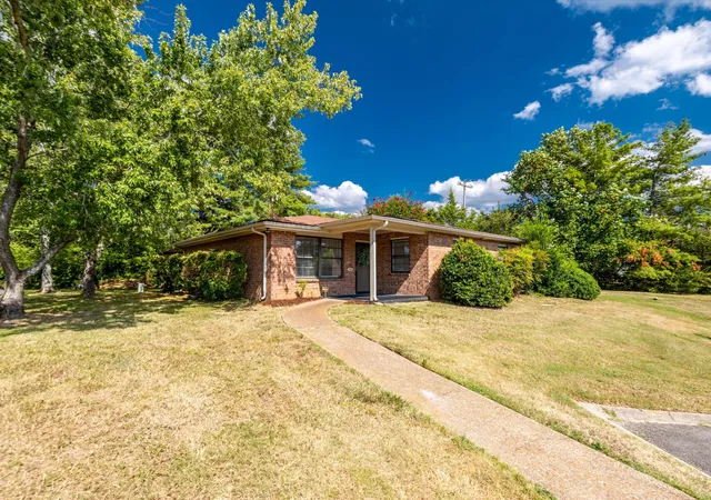 Listing Photo 1 - Condo for sale in building located at 349 Deer Lake Dr, Nashville, TN 37221 - Unit #349