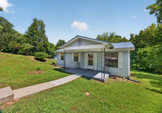 Photo 3 of Single family home for sale at 100 Hunter Ave, Cookeville, TN 38501 | MLS# 3530264 | Listing updated on 2026-09-09