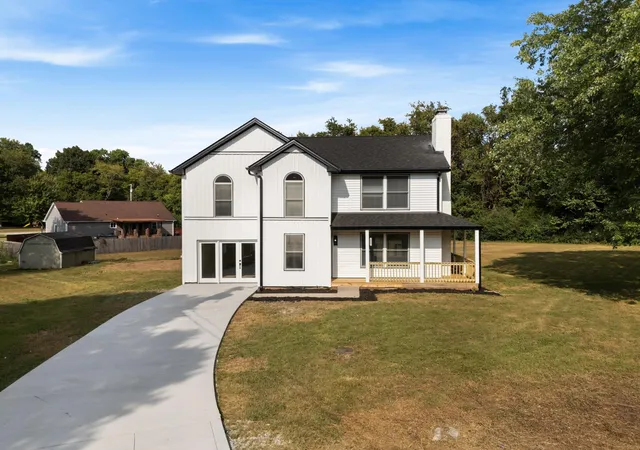 Photo 1 of Single family home for sale at 1817 Holloway Cir, Murfreesboro, TN 37127 | MLS# 3542230 | Listing updated on 2026-09-22