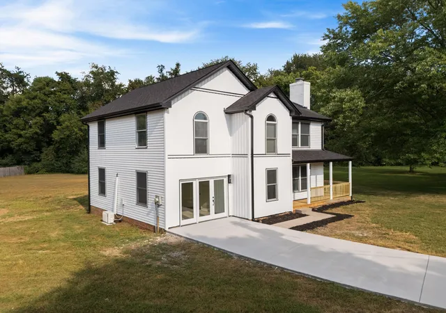 Photo 2 of Single family home for sale at 1817 Holloway Cir, Murfreesboro, TN 37127 | MLS# 3542230 | Listing updated on 2026-09-22