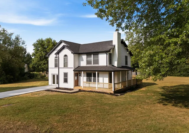 Photo 3 of Single family home for sale at 1817 Holloway Cir, Murfreesboro, TN 37127 | MLS# 3542230 | Listing updated on 2026-09-22