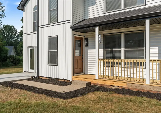Photo 3 of Single family home for sale at 1817 Holloway Cir, Murfreesboro, TN 37127 | MLS# 3542230 | Listing updated on 2026-09-22