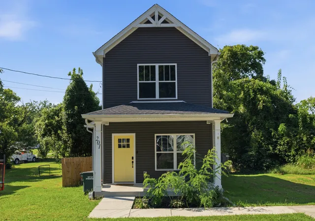 Photo 1 of Single family home for sale at 201 16th Avenue E, Springfield, TN 37172 | MLS# 3529745 | Listing updated on 2026-09-15