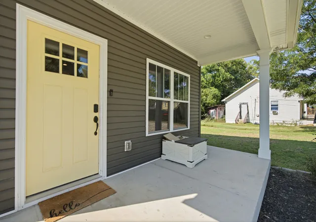 Photo 3 of Single family home for sale at 201 16th Avenue E, Springfield, TN 37172 | MLS# 3529745 | Listing updated on 2026-09-15
