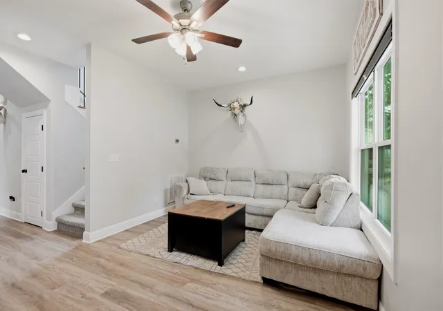 Photo 3 of Single family home for sale at 201 16th Avenue E, Springfield, TN 37172 | MLS# 3529745 | Listing updated on 2026-09-15