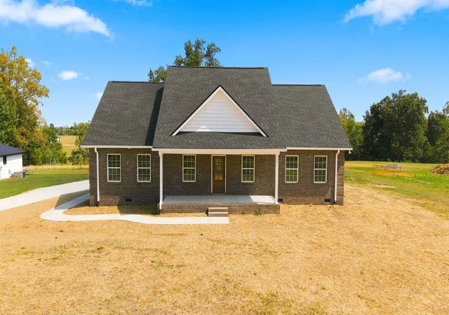 Photo 3 of Single family home for sale at 203 Marys Ln, Lafayette, TN 37083 | MLS# 3542091 | Listing updated on 2026-09-14