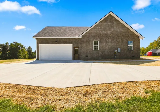 Photo 4 of Single family home for sale at 203 Marys Ln, Lafayette, TN 37083 | MLS# 3542091 | Listing updated on 2026-09-14