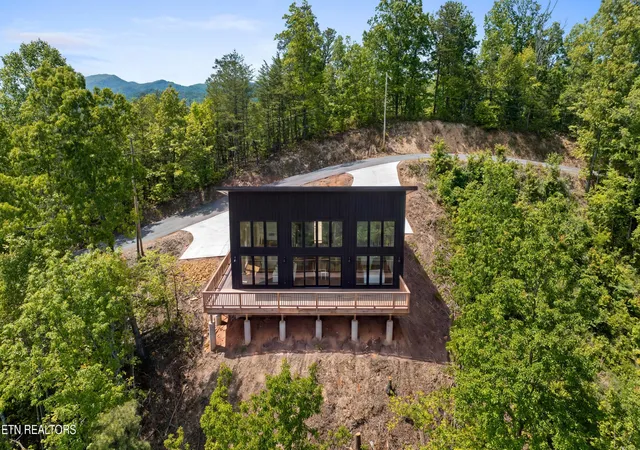 Photo 1 of Single family home for sale at 3043 Hatcher Top Rd, Sevierville, TN 37862 | MLS# 3544473 | Listing updated on 2026-09-23