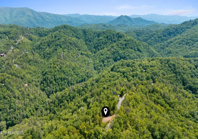 Photo 3 of Single family home for sale at 3043 Hatcher Top Rd, Sevierville, TN 37862 | MLS# 3544473 | Listing updated on 2026-09-23