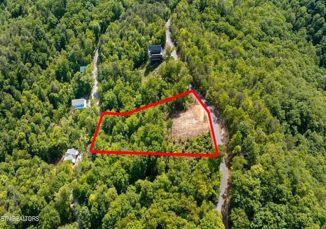 Photo 4 of Single family home for sale at 3043 Hatcher Top Rd, Sevierville, TN 37862 | MLS# 3544473 | Listing updated on 2026-09-23