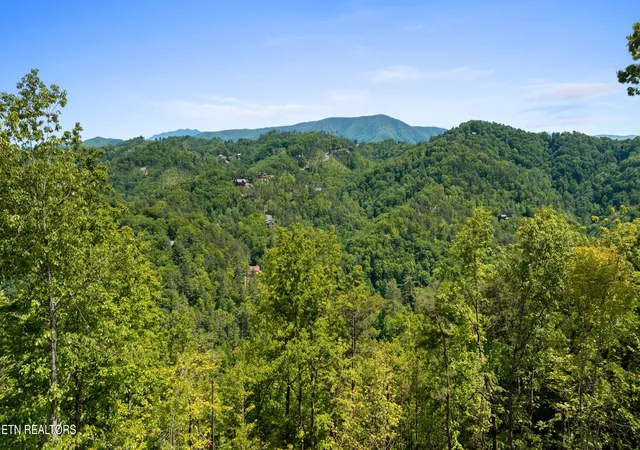 Photo 2 of Single family home for sale at 3043 Hatcher Top Rd, Sevierville, TN 37862 | MLS# 3544473 | Listing updated on 2026-09-23