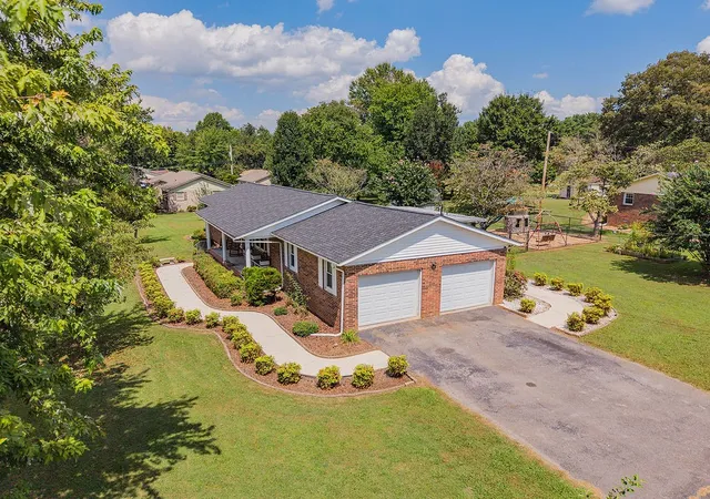 Photo 2 of Single family home for sale at 156 S Arrowhead Dr, Mc Minnville, TN 37110 | MLS# 3529525 | Listing updated on 2026-09-14
