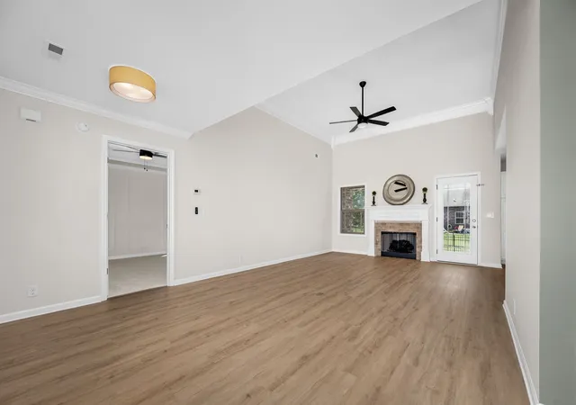 Photo 4 of Single family home for sale at 1413 Sam Houston Ave, Murfreesboro, TN 37129 | MLS# 3545428 | Listing updated on 2026-09-25