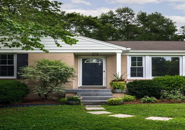 Photo 2 of Single family home for sale at 5021 Churchill Dr, Nashville, TN 37211 | MLS# 3530185 | Listing updated on 2026-09-15