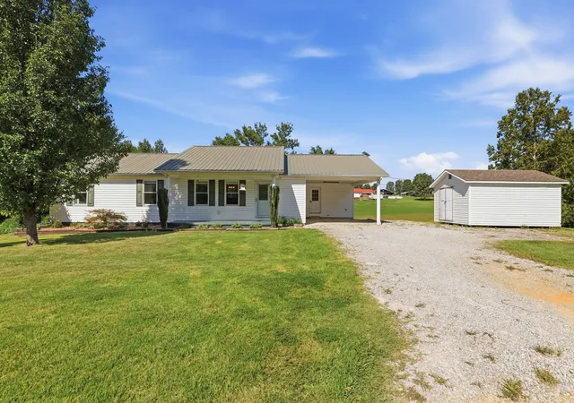 Photo 1 of Single family home for sale at 165 Dortch Ln, Paris, TN 38242 | MLS# 3545076 | Listing updated on 2026-09-10