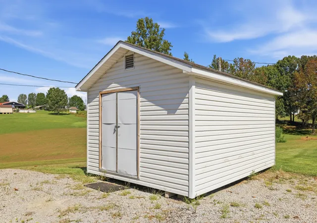 Photo 3 of Single family home for sale at 165 Dortch Ln, Paris, TN 38242 | MLS# 3545076 | Listing updated on 2026-09-10