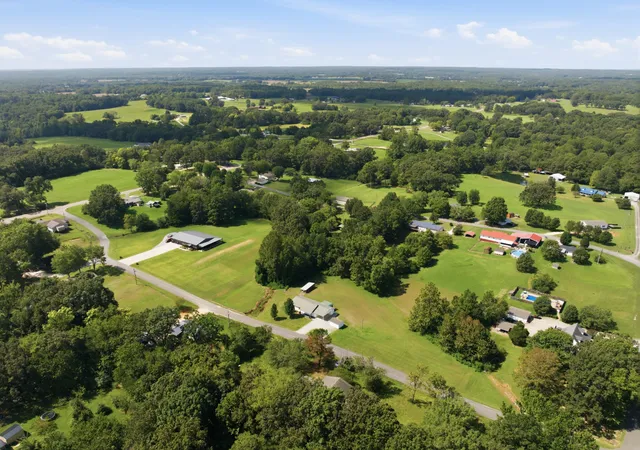Photo 4 of Single family home for sale at 165 Dortch Ln, Paris, TN 38242 | MLS# 3545076 | Listing updated on 2026-09-10