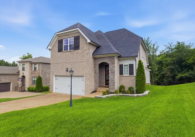 Photo 2 of Single family home for sale at 125 Ervin St, Hendersonville, TN 37075 | MLS# 3529594 | Listing updated on 2026-10-06