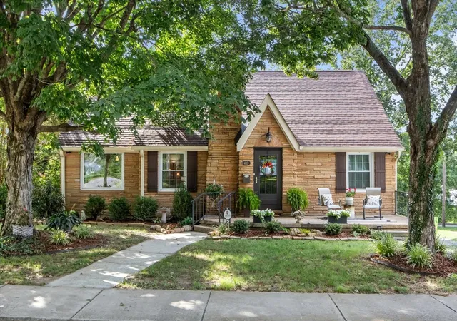 Photo 1 of Single family home for sale at 413 Center Ave, Dickson, TN 37055 | MLS# 3529607 | Listing updated on 2026-09-14