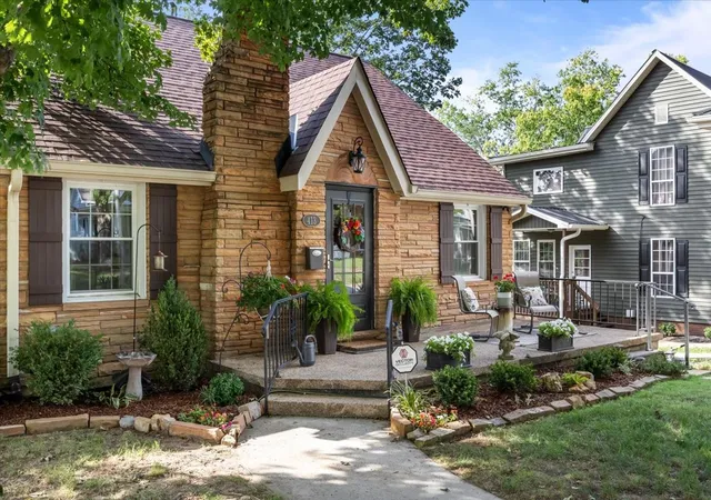 Photo 3 of Single family home for sale at 413 Center Ave, Dickson, TN 37055 | MLS# 3529607 | Listing updated on 2026-09-14