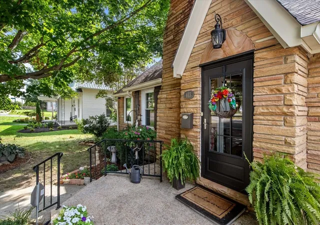 Photo 4 of Single family home for sale at 413 Center Ave, Dickson, TN 37055 | MLS# 3529607 | Listing updated on 2026-09-14