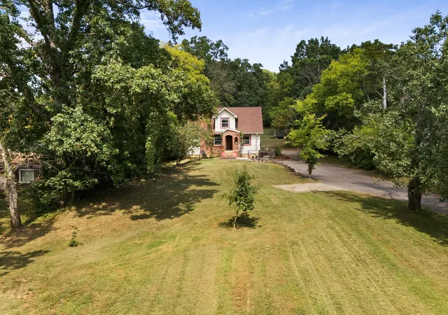 Photo 2 of Single family home for sale at 910 Due W Ave N, Madison, TN 37115 | MLS# 3544446 | Listing updated on 2026-09-15