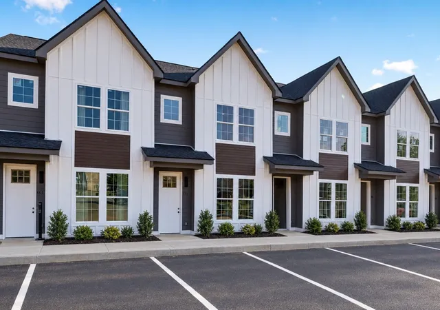 Photo 2 of Townhouse for sale at 2255 Mccormick Ln #105, Clarksville, TN 37040 | MLS# 3545602 | Listing updated on 2026-09-18